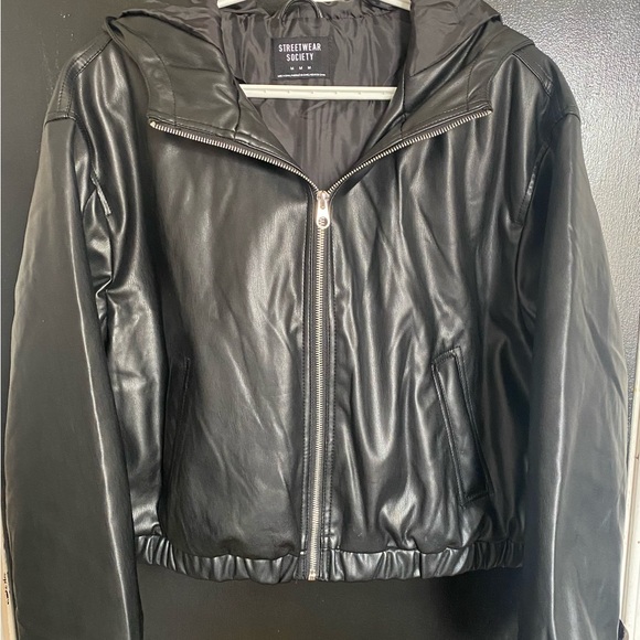 Medium faux leather coat, Brand new without tags - Picture 3 of 3